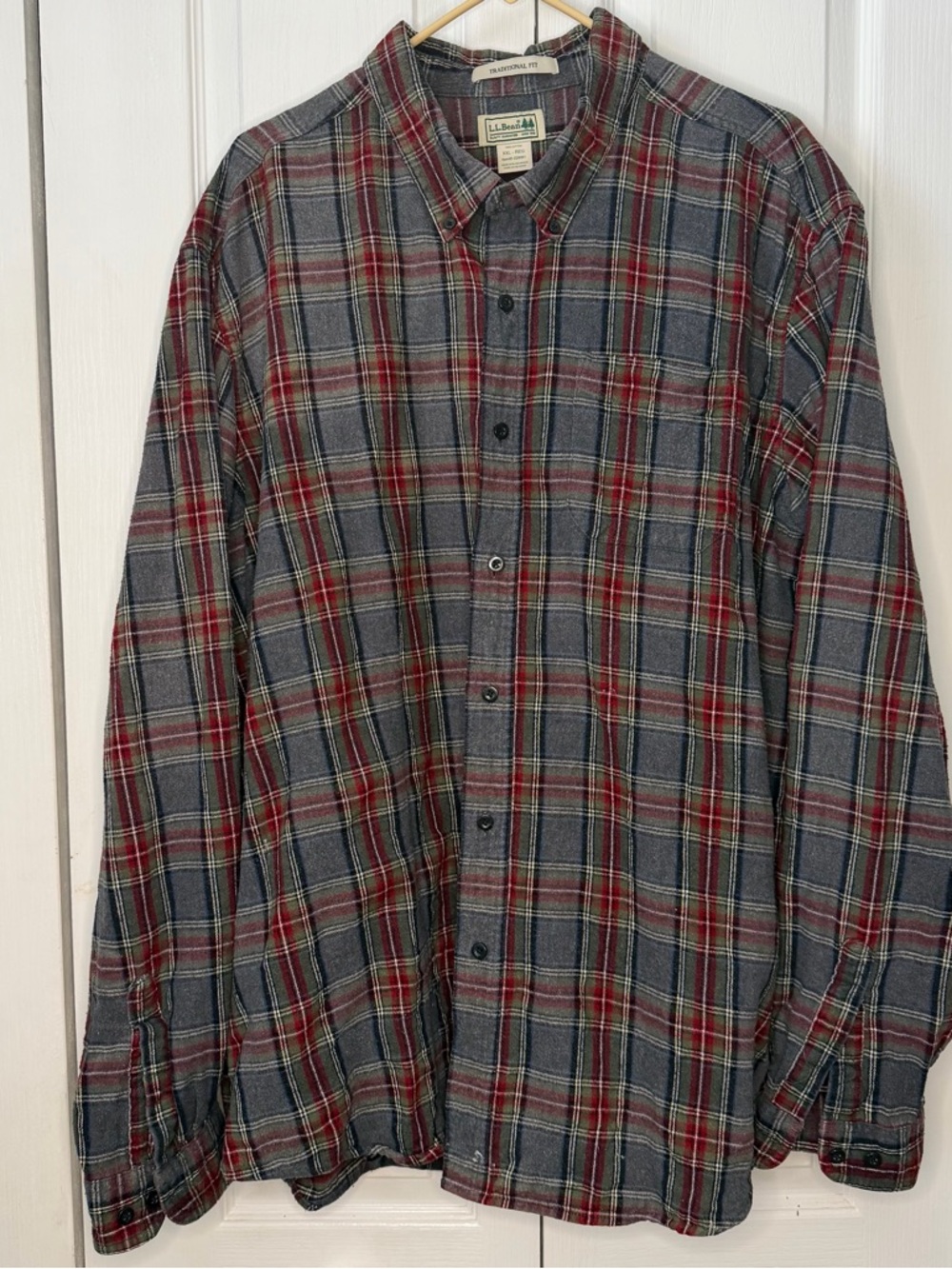 L.L. Bean Men’s Grey & Red Plaid Button-Up flannel Shirt XXL